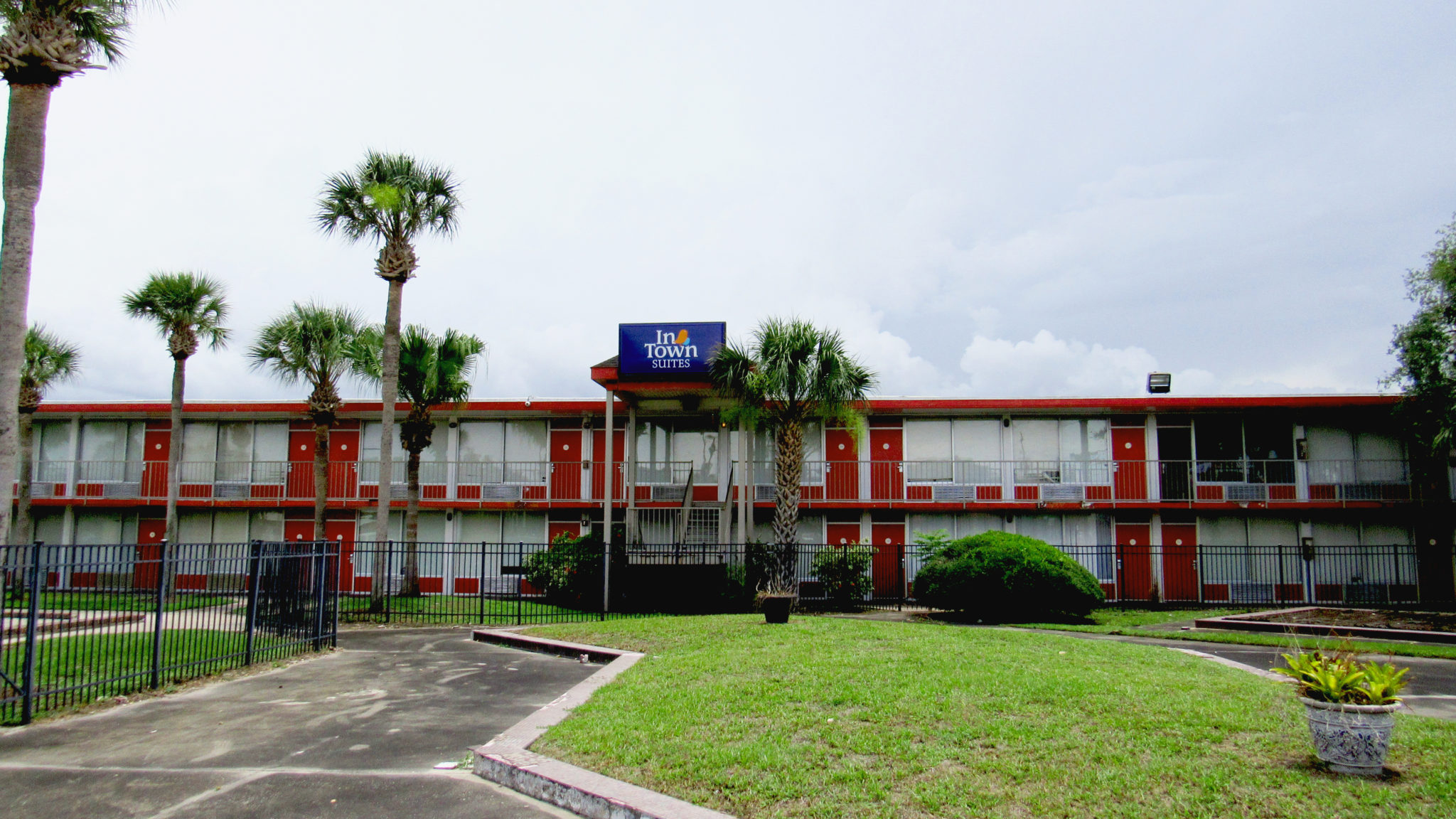 North Orlando, FL Extended Stay Select Hotel | InTown Suites