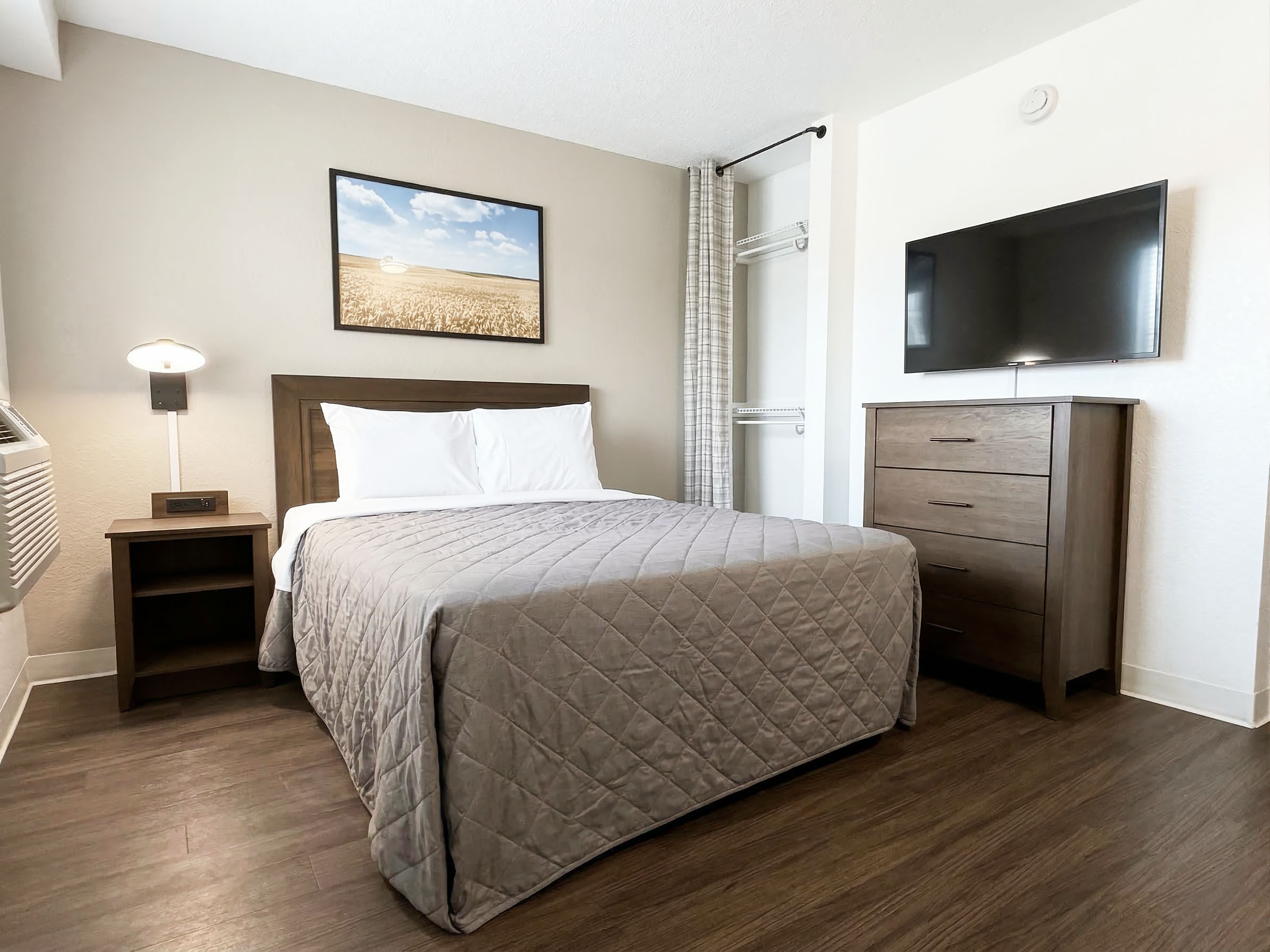 Weekly Hotel Stays: How They Work and What to Expect