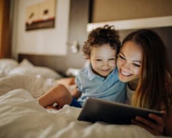 Los alquileres semanales ofrecen hogar lejos de casa para madre e hijo