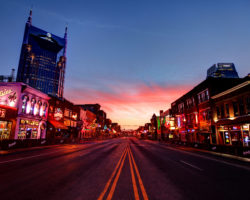 Free Things To Do en Nashville - Shot of Downtown Broadway